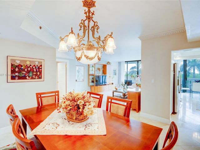 2-bedroom condo for sale in Aventura - 2000 Island Blvd 408 - MondialRealty