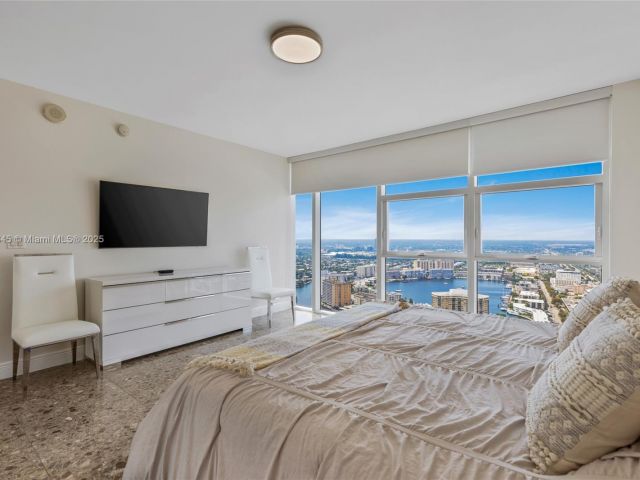 Apartment for rent  Unit #4107 - photo 6520057