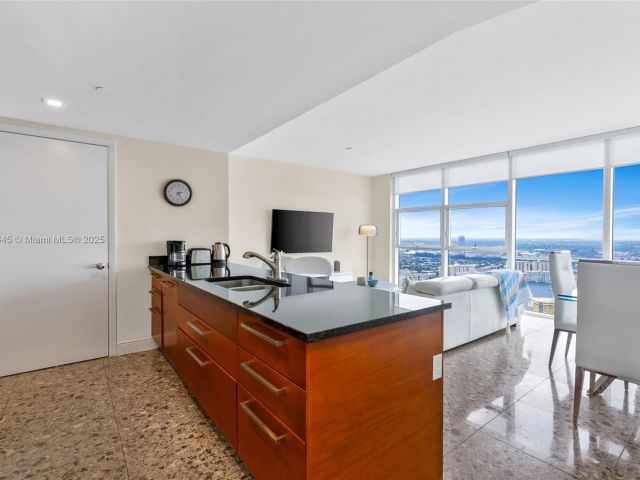 Apartment for rent  Unit #4107 - photo 6520067