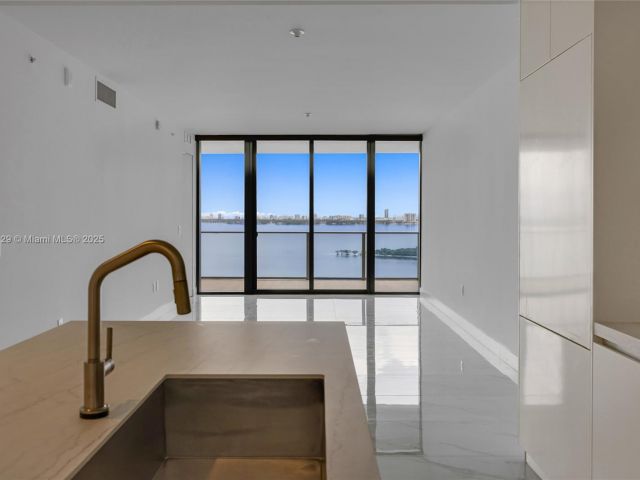 Apartment for rent  Unit #1706 - photo 6519284