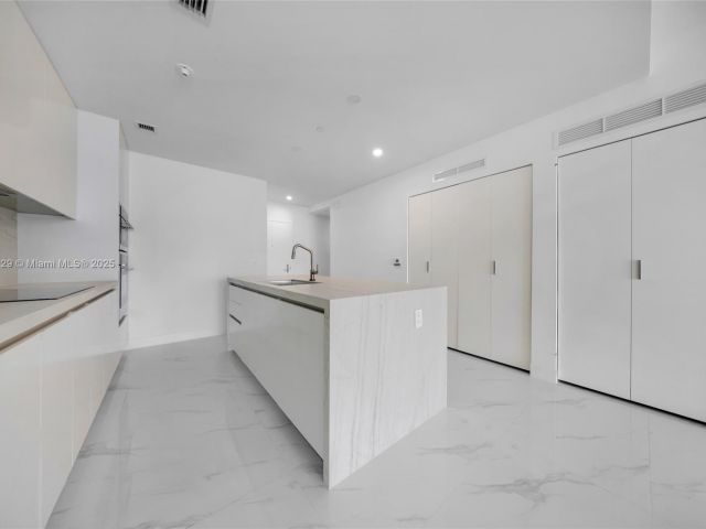 Apartment for rent  Unit #1706 - photo 6519287