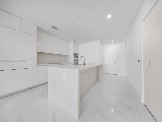 Apartment for rent  Unit #1706 - photo 6519288