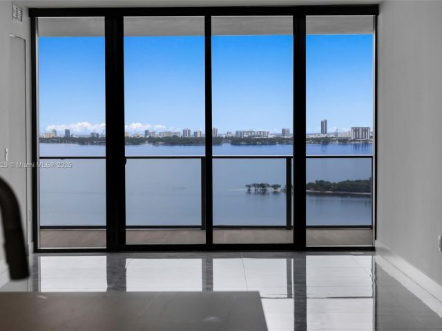 Apartment for rent  Unit #1706 - photo 6519295