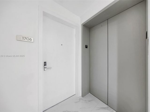 Apartment for rent  Unit #1706 - photo 6519296