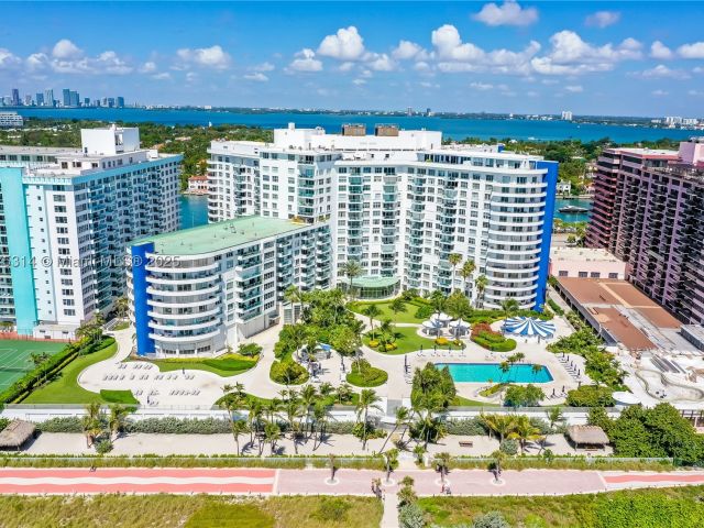 2-bedroom condo for rent in Miami Beach - 5161 Collins Ave 603 - MondialRealty