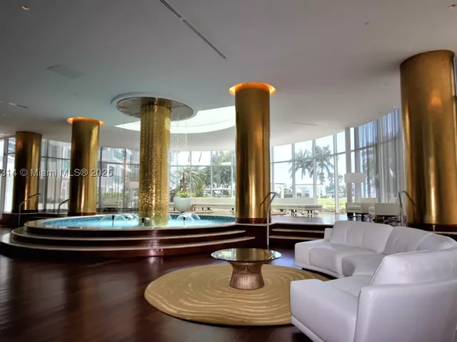 2-bedroom condo for rent in Miami Beach - 5161 Collins Ave 603 - MondialRealty