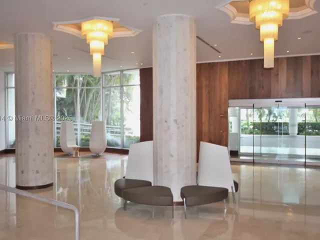 2-bedroom condo for rent in Miami Beach - 5161 Collins Ave 603 - MondialRealty