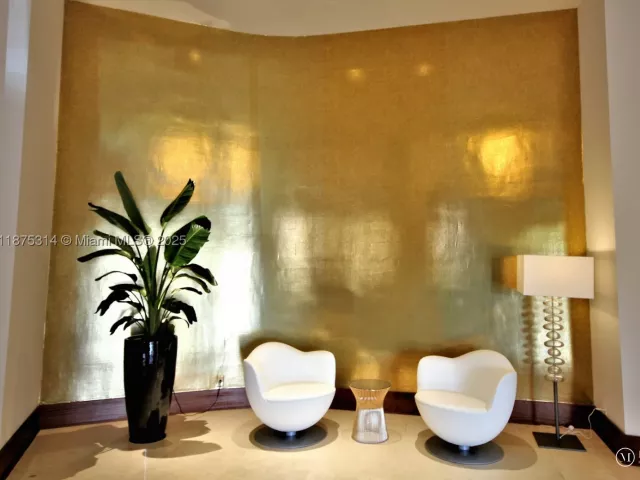 2-bedroom condo for rent in Miami Beach - 5161 Collins Ave 603 - MondialRealty