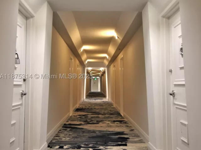 2-bedroom condo for rent in Miami Beach - 5161 Collins Ave 603 - MondialRealty