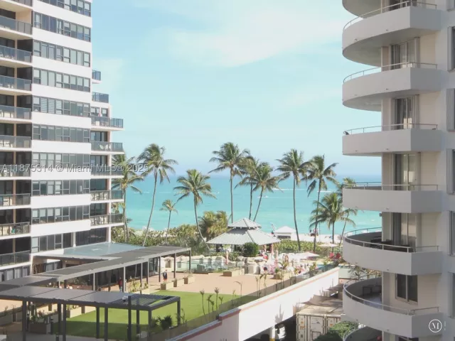 2-bedroom condo for rent in Miami Beach - 5161 Collins Ave 603 - MondialRealty