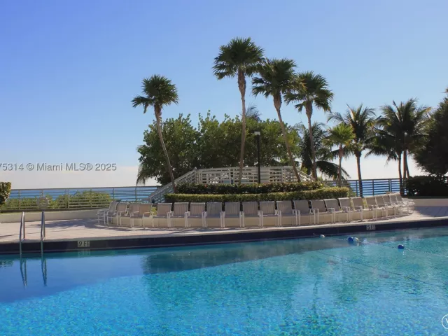 2-bedroom condo for rent in Miami Beach - 5161 Collins Ave 603 - MondialRealty