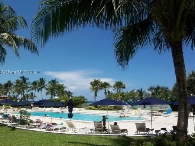 2-bedroom condo for rent in Miami Beach - 5161 Collins Ave 603 - MondialRealty
