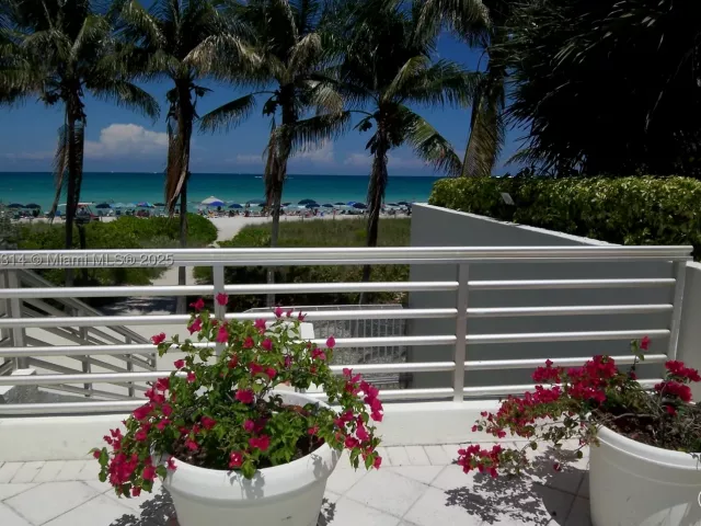 2-bedroom condo for rent in Miami Beach - 5161 Collins Ave 603 - MondialRealty