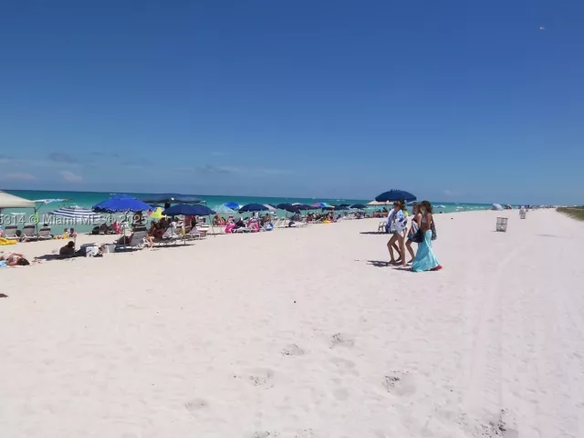 2-bedroom condo for rent in Miami Beach - 5161 Collins Ave 603 - MondialRealty