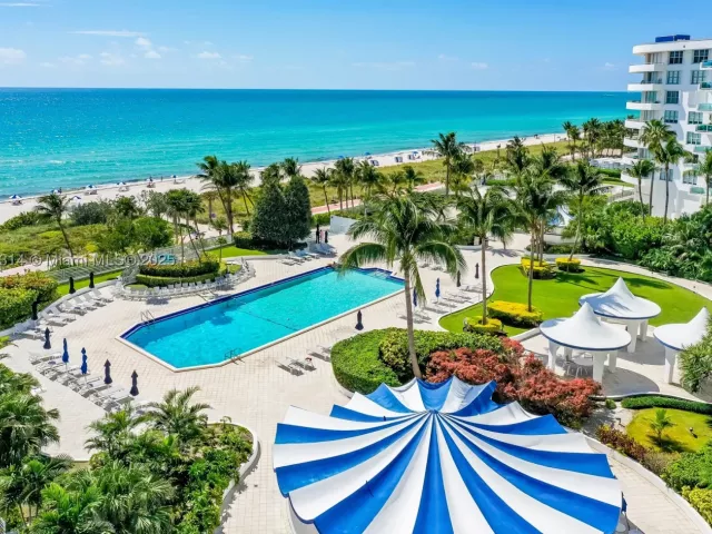 2-bedroom condo for rent in Miami Beach - 5161 Collins Ave 603 - MondialRealty