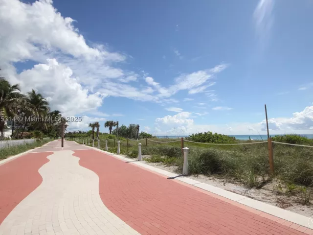 2-bedroom condo for rent in Miami Beach - 5161 Collins Ave 603 - MondialRealty