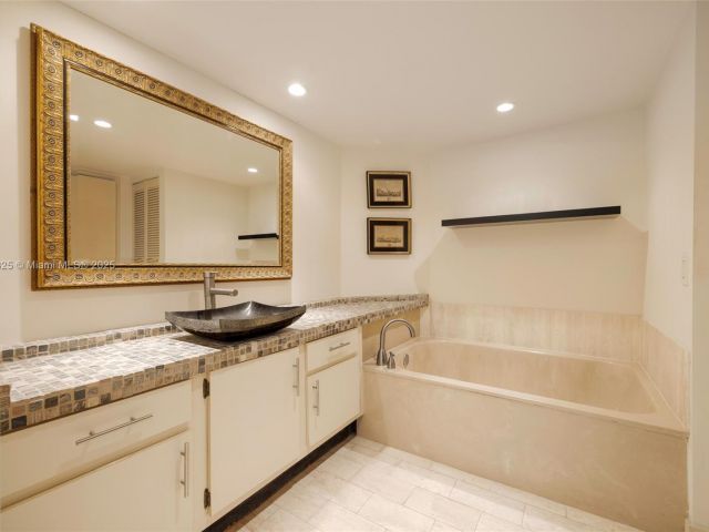 Apartment for sale  Unit #A-3042 - photo 6519734