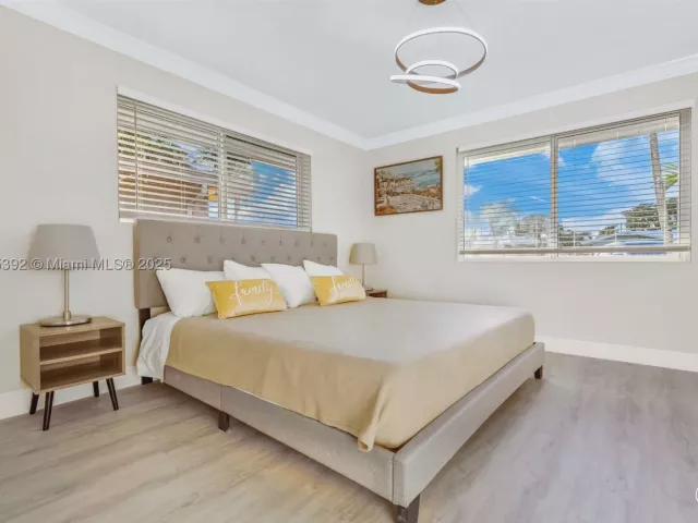 4-bedroom home for rent in Fort Lauderdale - 5740 NE 19th Ave - MondialRealty