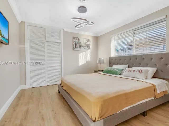 4-bedroom home for rent in Fort Lauderdale - 5740 NE 19th Ave - MondialRealty