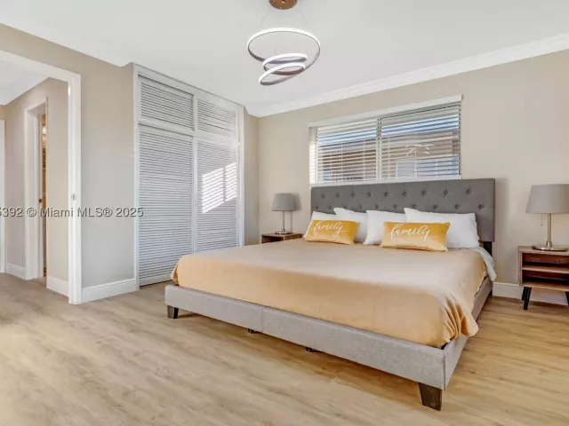 4-bedroom home for rent in Fort Lauderdale - 5740 NE 19th Ave - MondialRealty