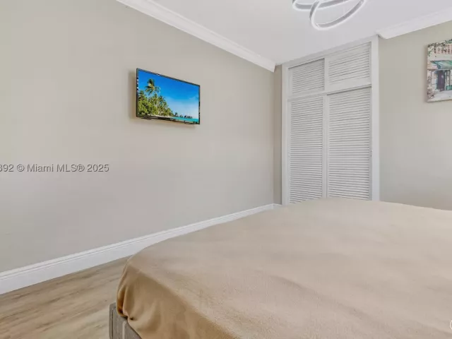 4-bedroom home for rent in Fort Lauderdale - 5740 NE 19th Ave - MondialRealty
