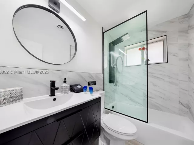 4-bedroom home for rent in Fort Lauderdale - 5740 NE 19th Ave - MondialRealty
