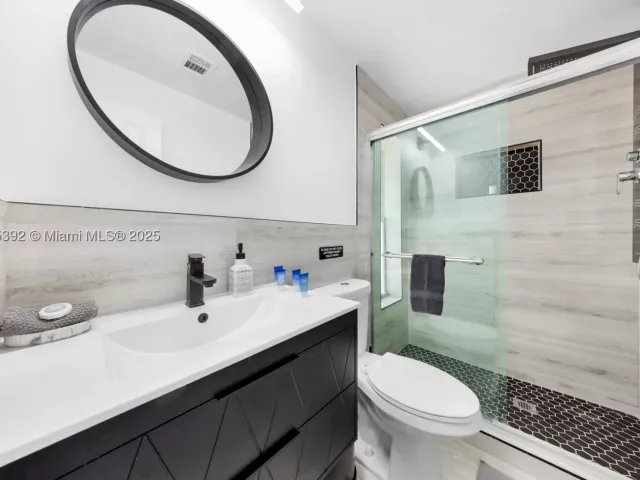 4-bedroom home for rent in Fort Lauderdale - 5740 NE 19th Ave - MondialRealty