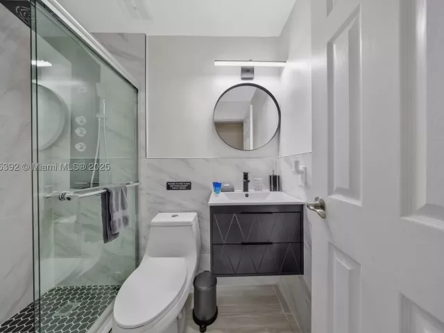 4-bedroom home for rent in Fort Lauderdale - 5740 NE 19th Ave - MondialRealty