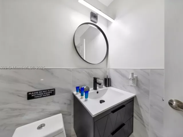 4-bedroom home for rent in Fort Lauderdale - 5740 NE 19th Ave - MondialRealty