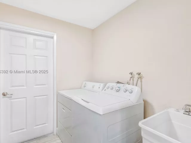 4-bedroom home for rent in Fort Lauderdale - 5740 NE 19th Ave - MondialRealty
