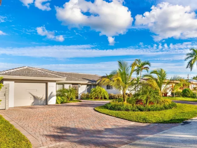 4-bedroom home for rent in Fort Lauderdale - 5740 NE 19th Ave - MondialRealty