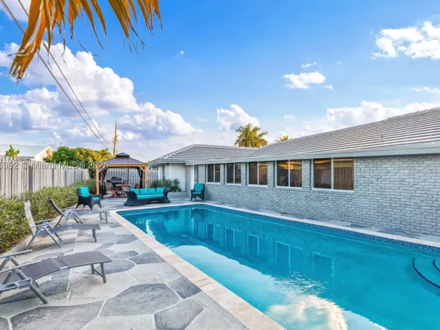 4-bedroom home for rent in Fort Lauderdale - 5740 NE 19th Ave - MondialRealty