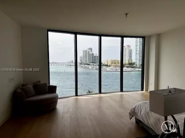 3-bedroom condo for sale in Miami Beach - 6800 Fisher Island Dr 6871 - MondialRealty