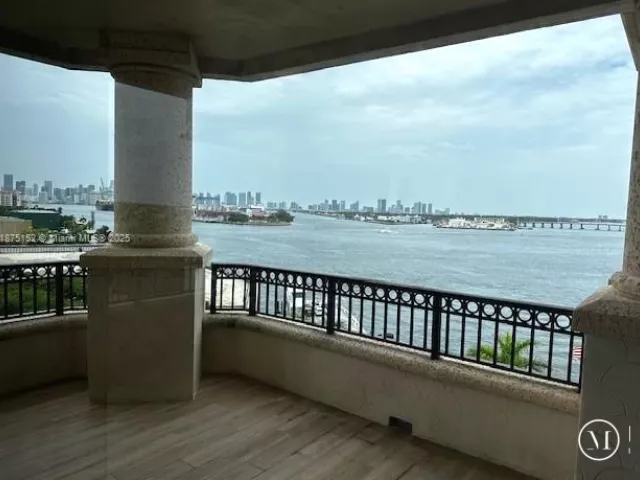 3-bedroom condo for sale in Miami Beach - 6800 Fisher Island Dr 6871 - MondialRealty