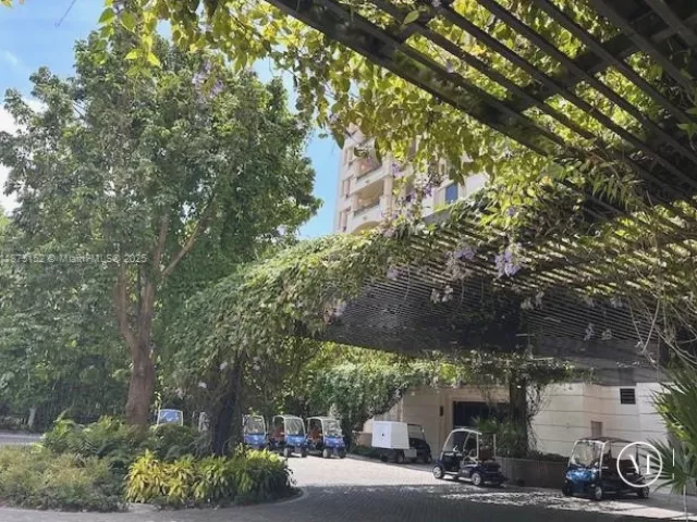 3-bedroom condo for sale in Miami Beach - 6800 Fisher Island Dr 6871 - MondialRealty