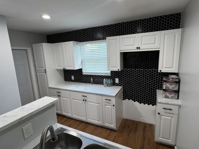 Home for rent at 718 W 10th Street Street - photo 6519628