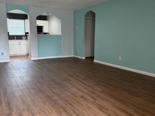 Home for rent at 718 W 10th Street Street - photo 6519629