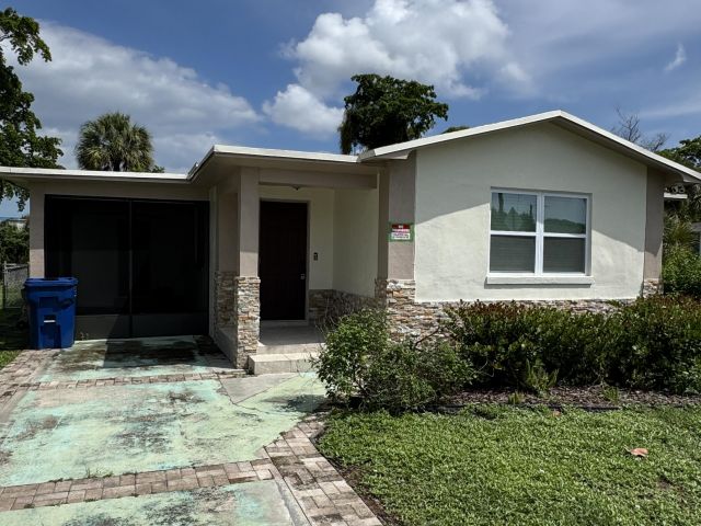 Home for rent at 718 W 10th Street Street - photo 6519630