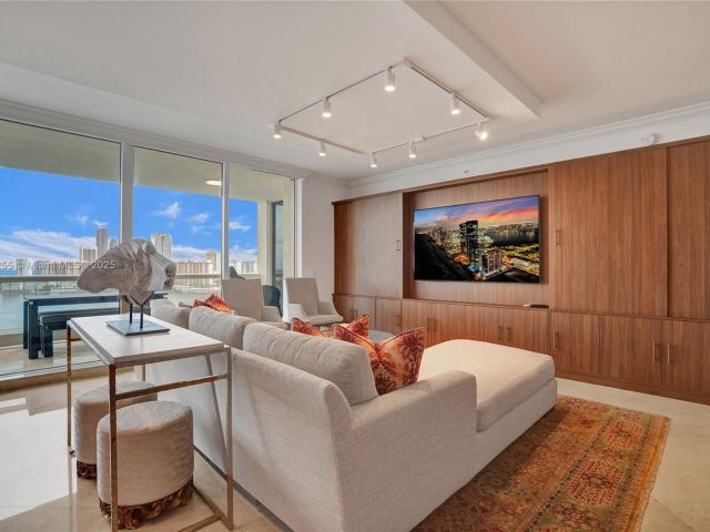 Apartment for sale  Unit #1707 - photo 6519018