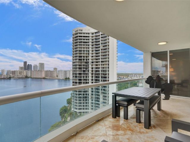 Apartment for sale  Unit #1707 - photo 6519032