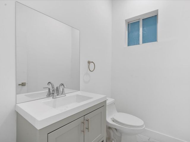 Home for sale at 533 NW 16th Avenue - photo 6551333