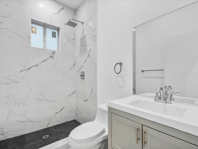 Home for sale at 533 NW 16th Avenue - photo 6551336