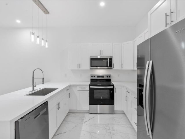 Home for sale at 533 NW 16th Avenue - photo 6551339