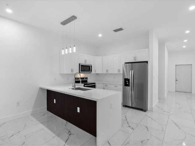 Home for sale at 533 NW 16th Avenue - photo 6551340