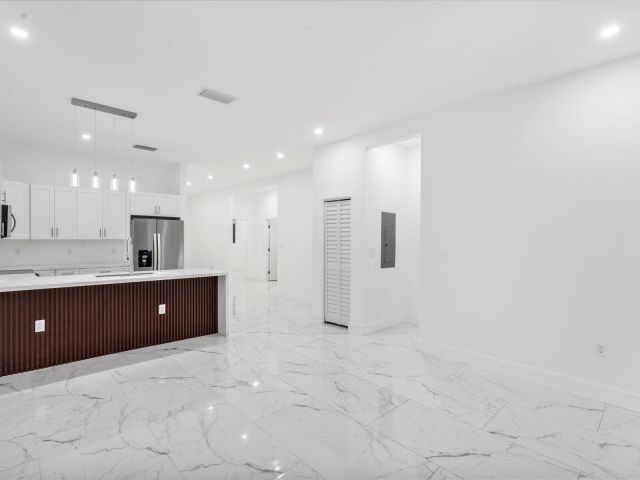 Home for sale at 533 NW 16th Avenue - photo 6551341