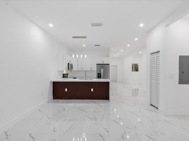 Home for sale at 533 NW 16th Avenue - photo 6551342