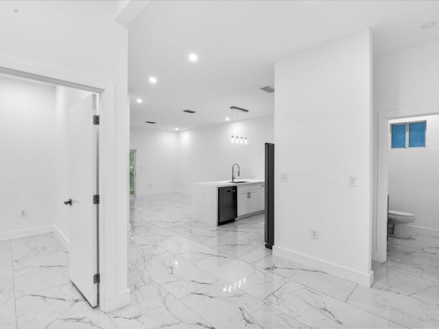 Home for sale at 533 NW 16th Avenue - photo 6551346