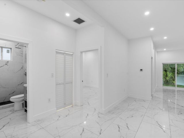 Home for sale at 533 NW 16th Avenue - photo 6551347