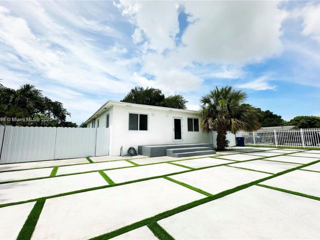 2-bedroom home for rent in Miami - 2740 NW 49th St - MondialRealty