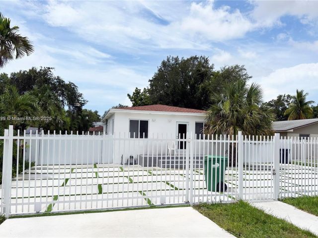 2-bedroom home for rent in Miami - 2740 NW 49th St - MondialRealty